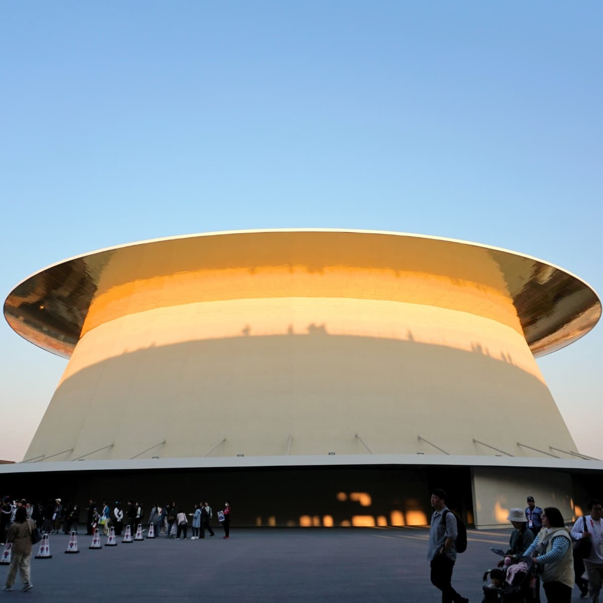 EXPO Hall Shining Hat Pavilion (Padiglione Cappello Luminoso della Sala EXPO)