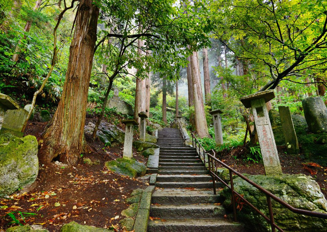 sentiero escursionistico per il tempio di Yamadera a Yamagata, Giappone.