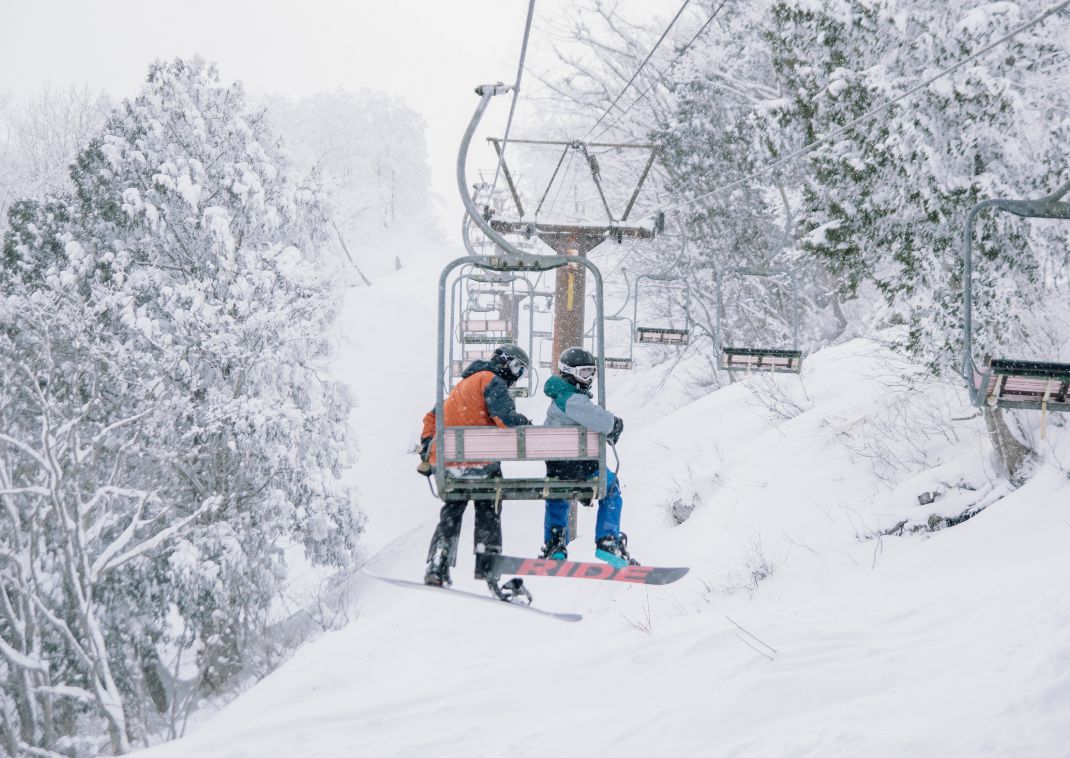 Snowboarder al Hakuba Ski Resort