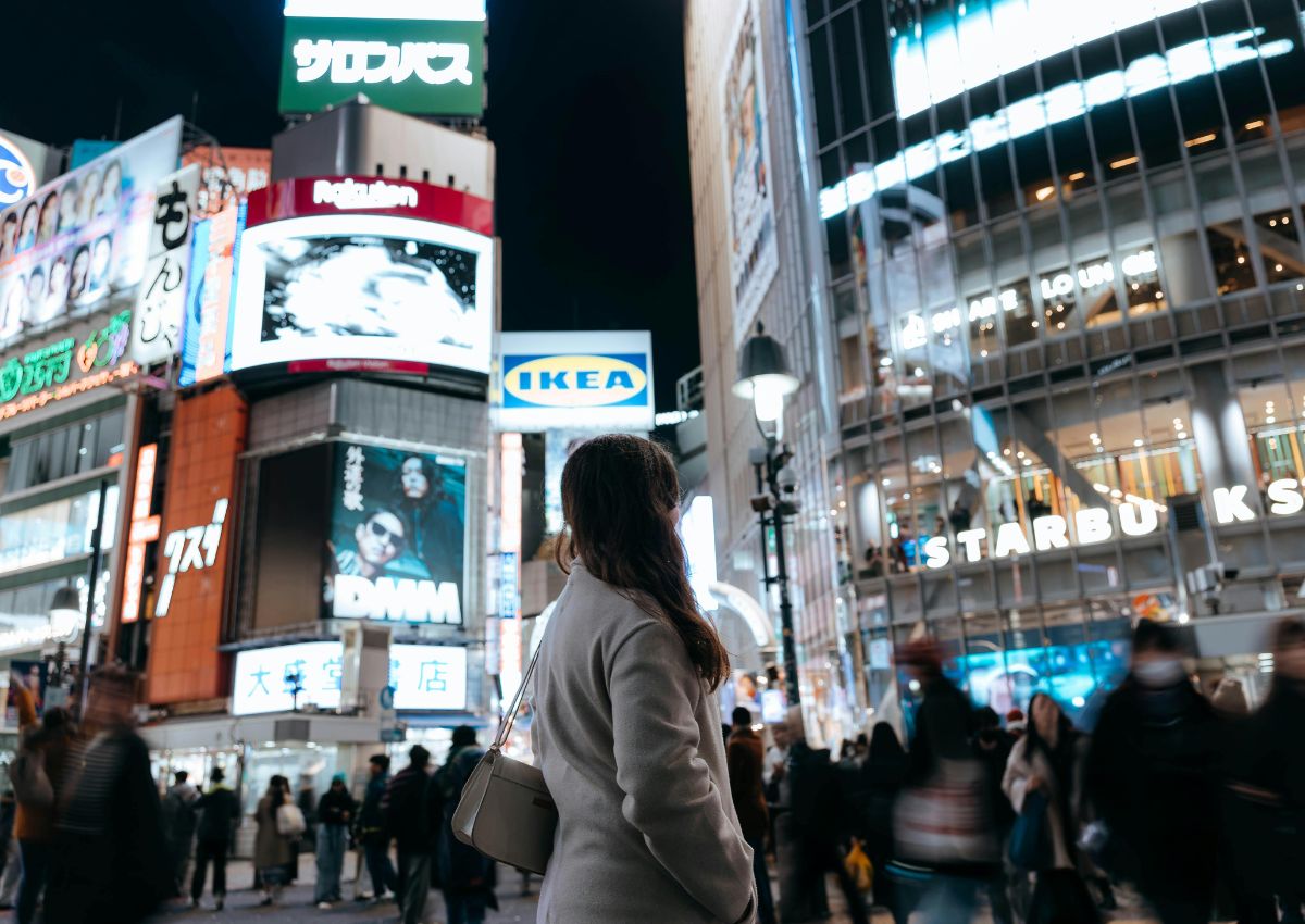 Ragazza all’incrocio di Shibuya, Tokyo