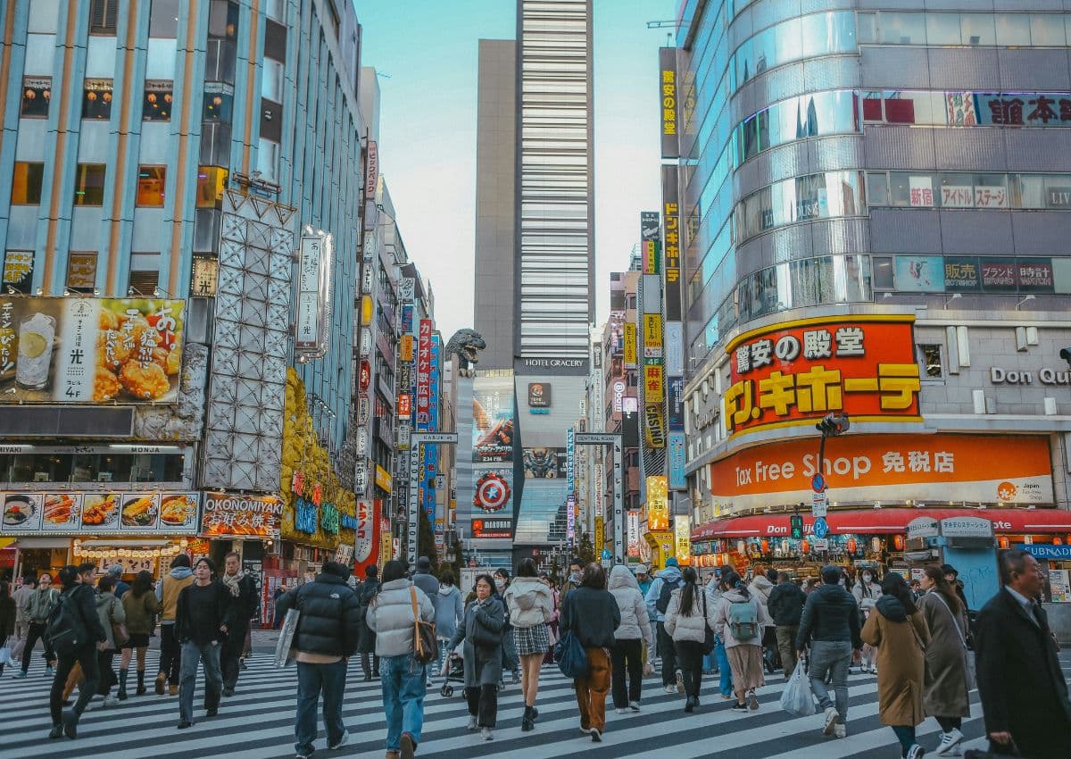 Pedoni a Kabukicho, Shinjuku, Tokyo