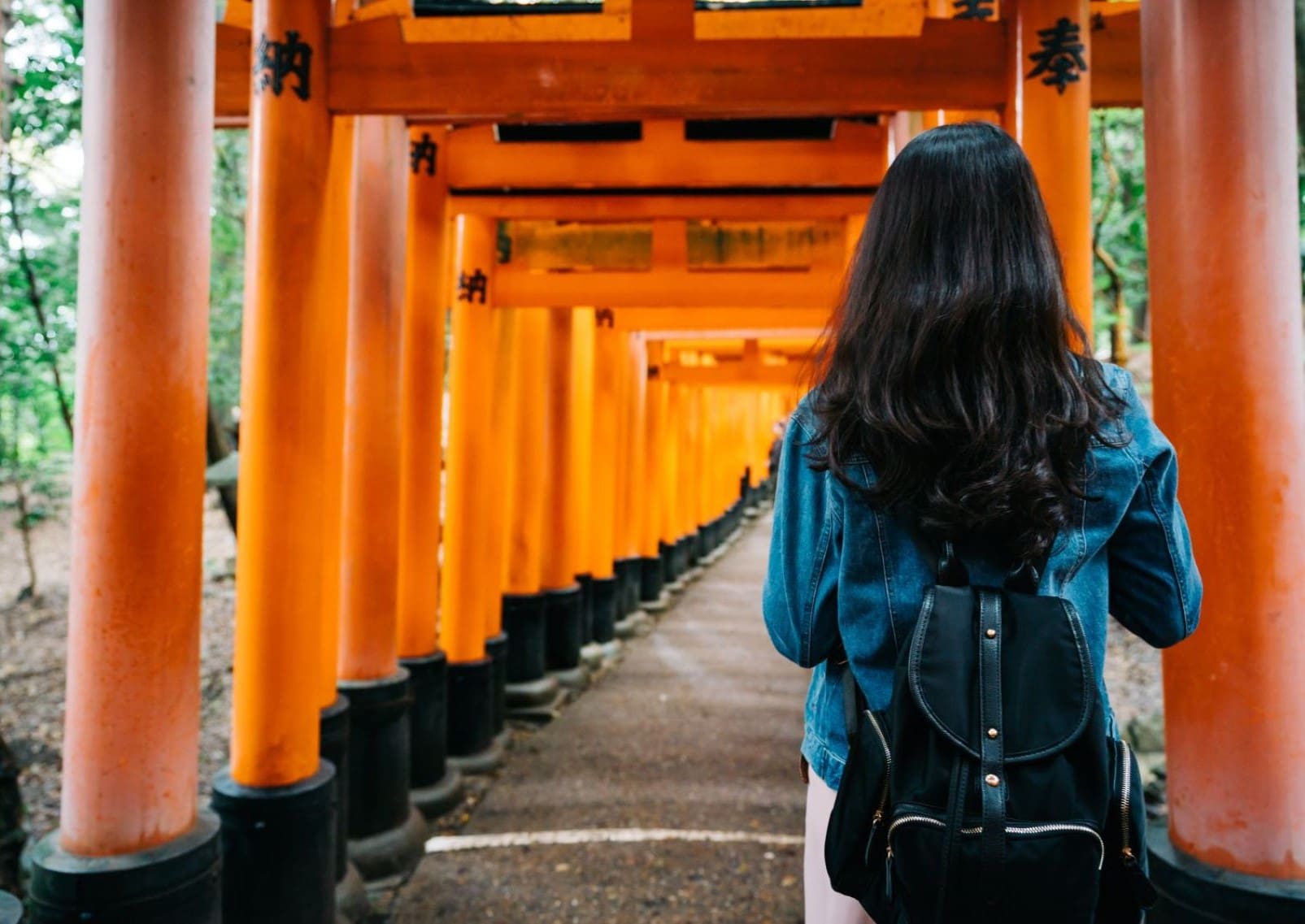Viaggiatori al Santuario Fushimi Inari , Kyoto, Giappone