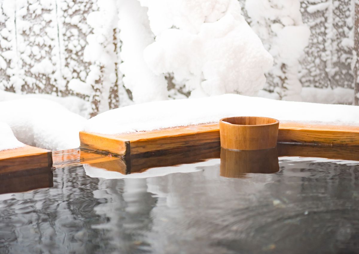 Vasca termale privata con neve, Giappone
