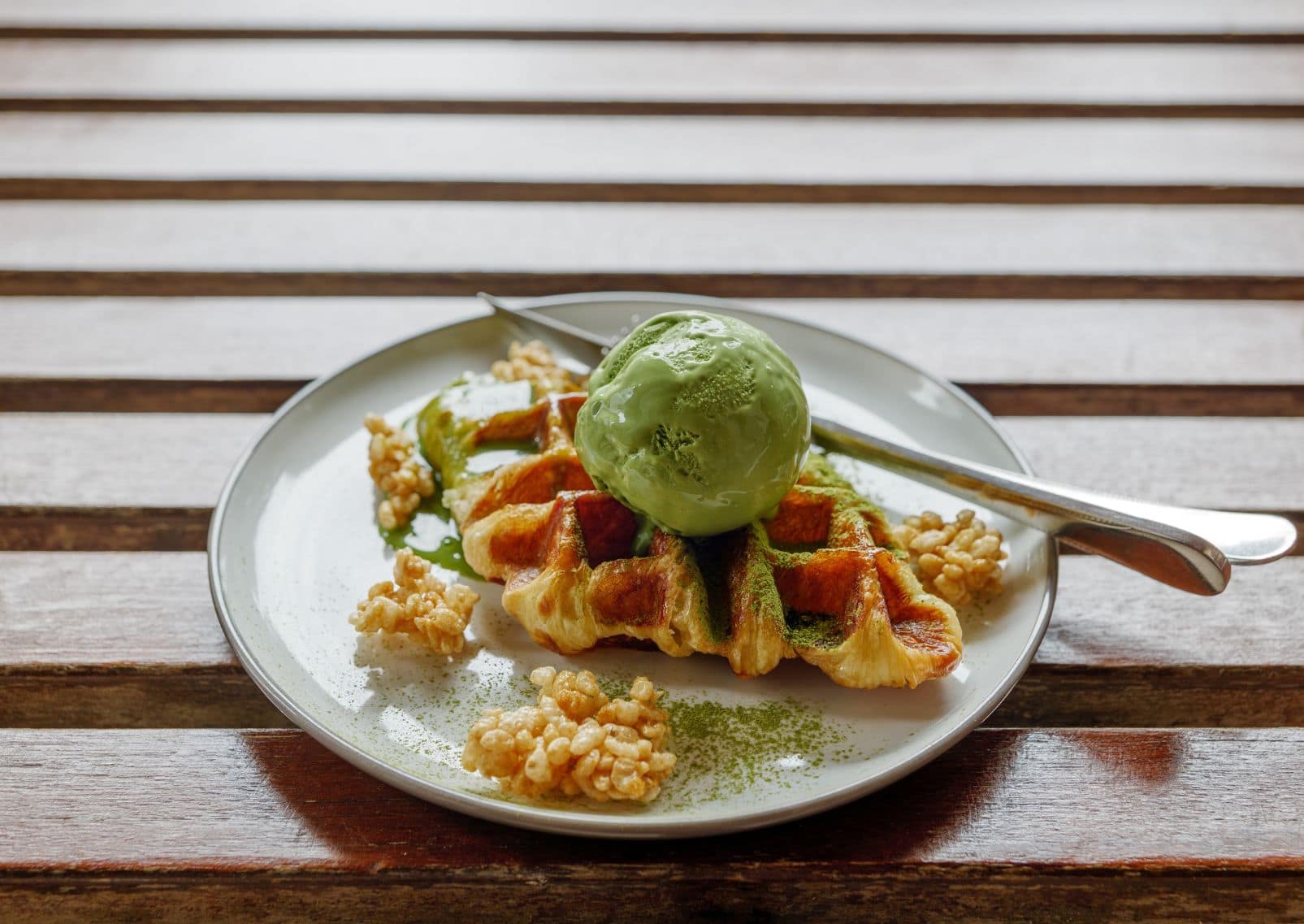 Waffle farcito con gelato al matcha, Giappone