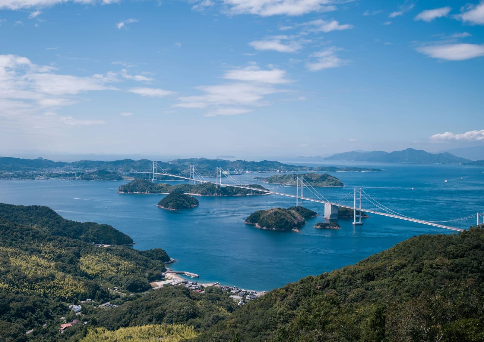 Vista aerea delle piccole isole del Mare Interno di Seto, Setouchi, Giappone