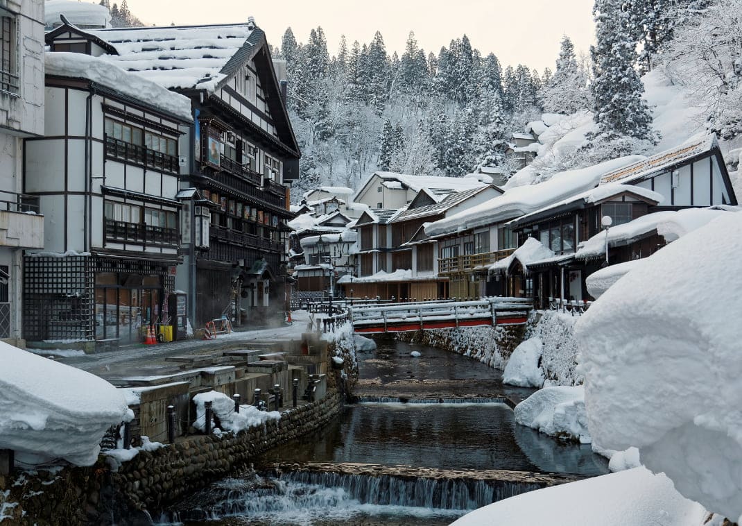 Scorcio invernale di Ginzan Onsen, famosa cittadina termale giapponese a Obanazawa, prefettura di Yamagata