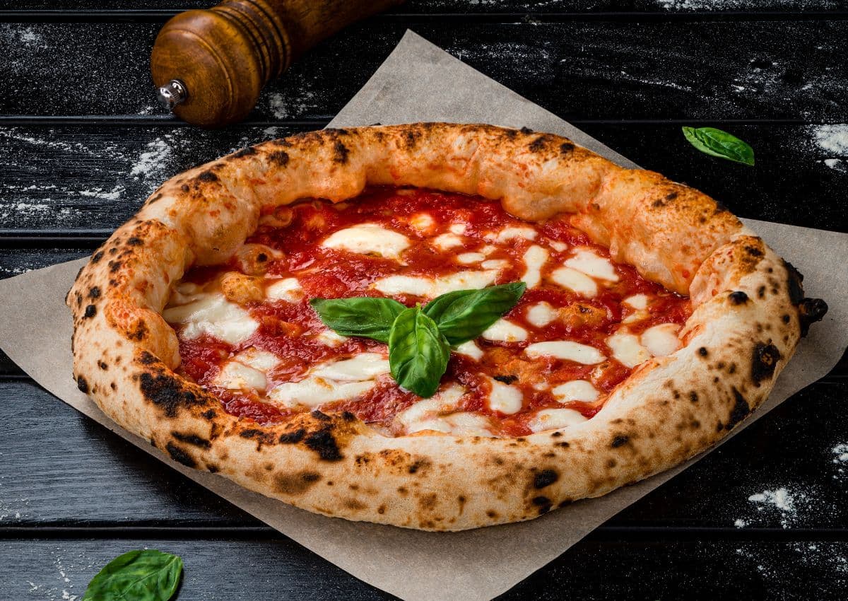 Pizza Margherita napoletana