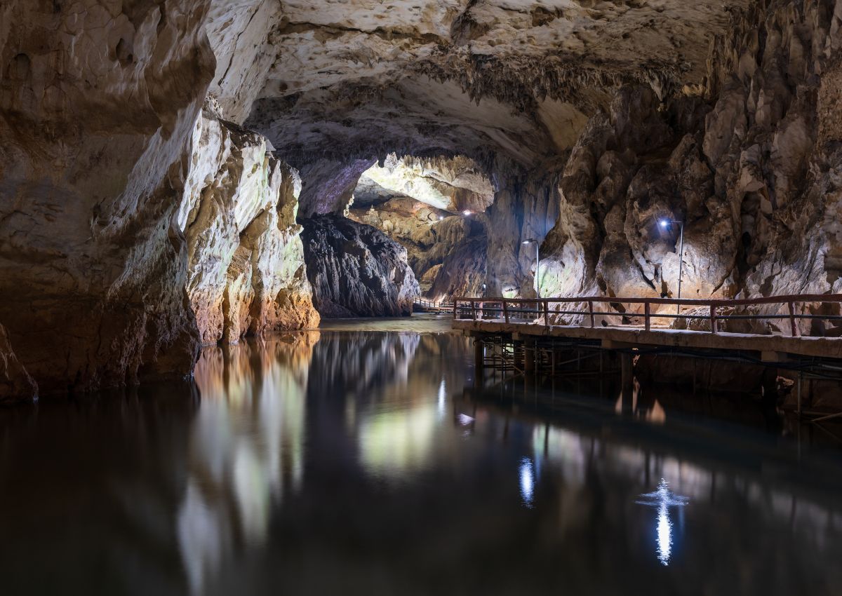 La grotta di Akiyoshido nel Parco seminazionale di Akiyoshidai, Yamaguchi, Giappone