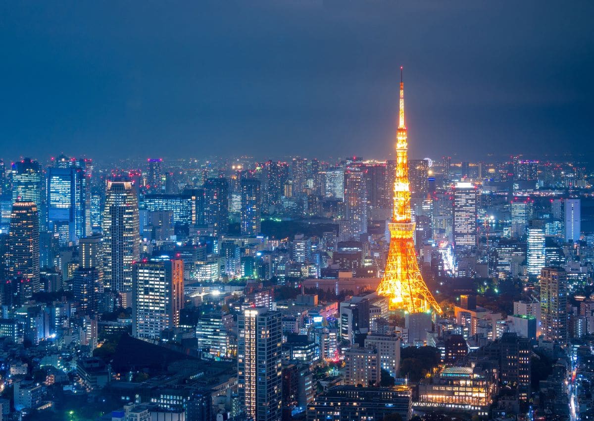 Tokyo Tower di notte
