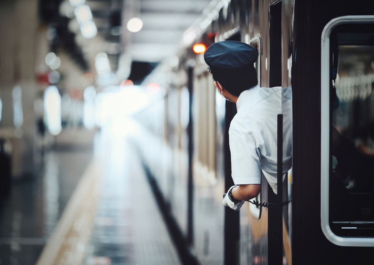 Conduttore del treno a Osaka, Giappone