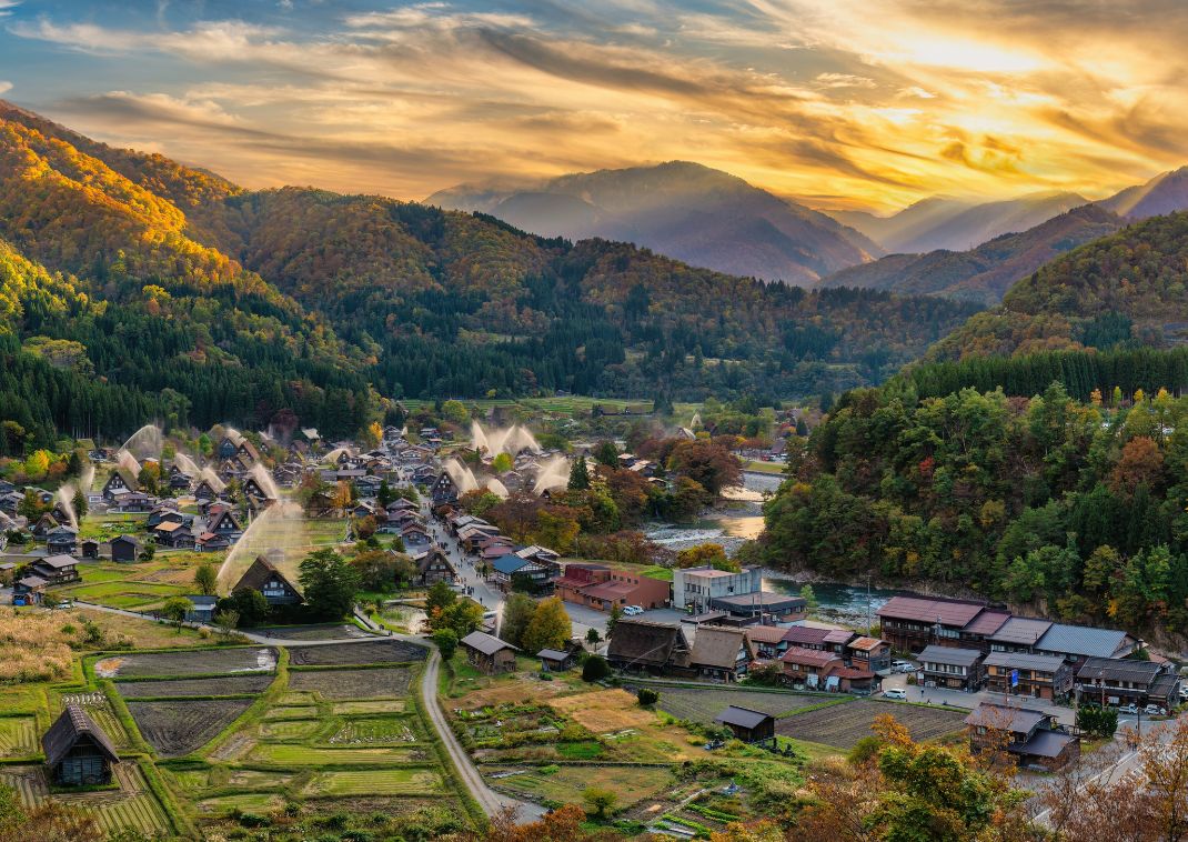 Il villaggio Shirakawago in autunno, Gifu, Giappone