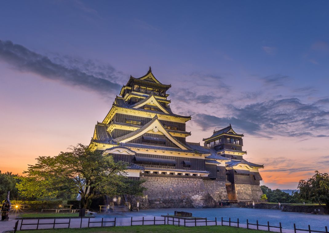 Bellissimo tramonto al Castello di Kumamoto a Kumamoto, Kyushu, Giappone