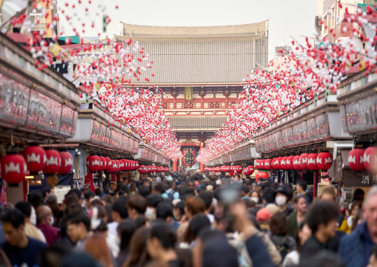 Strada Nakamise nel quartiere di Asakusa, Tokyo, Giappone