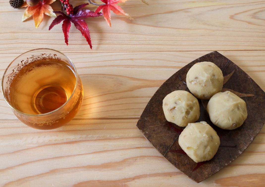 Kurikinton (dolce giapponese di castagne) servito su un piatto