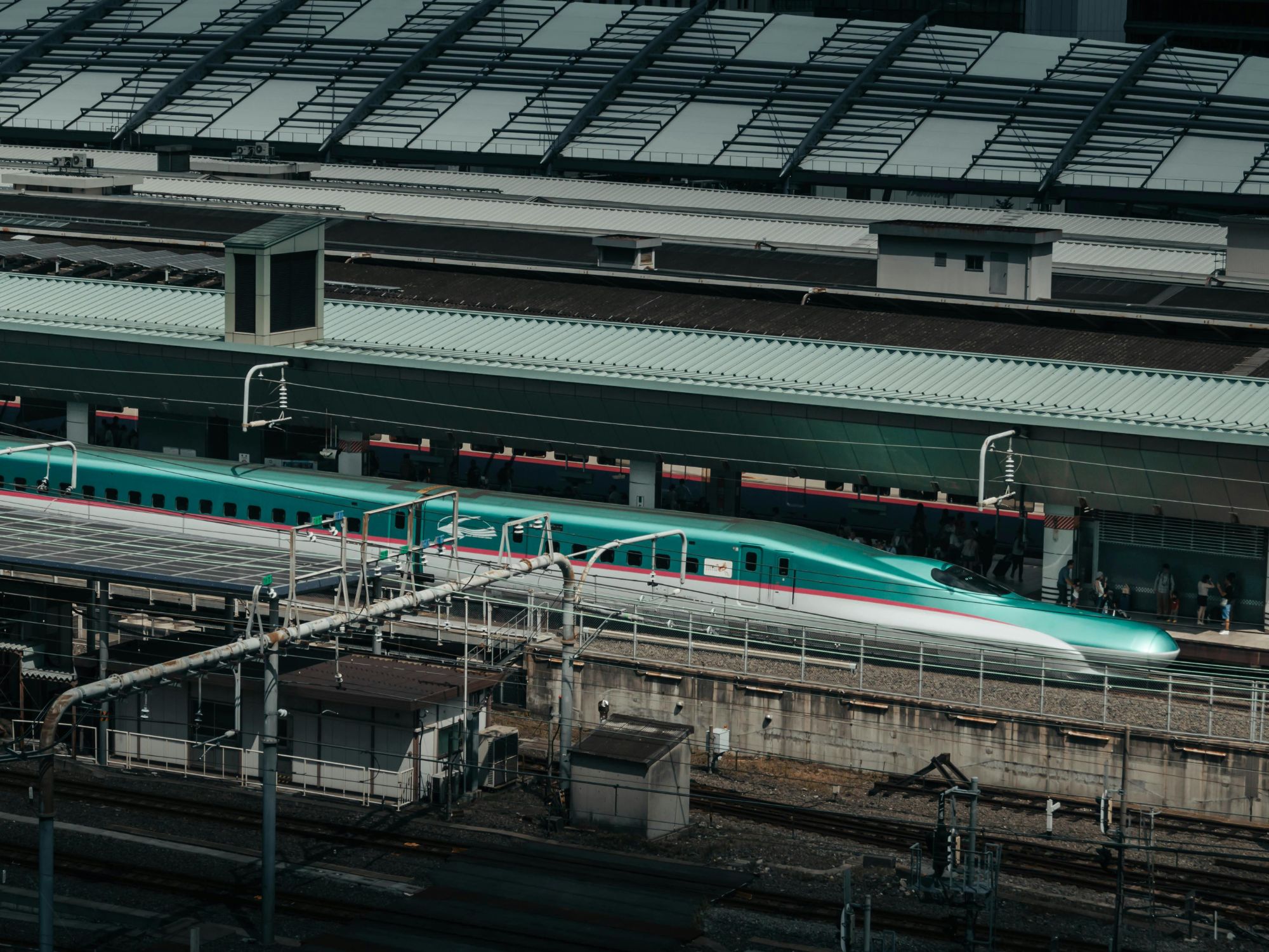 uno Shinkansen ferma alla Tokyo Station, Tokyo