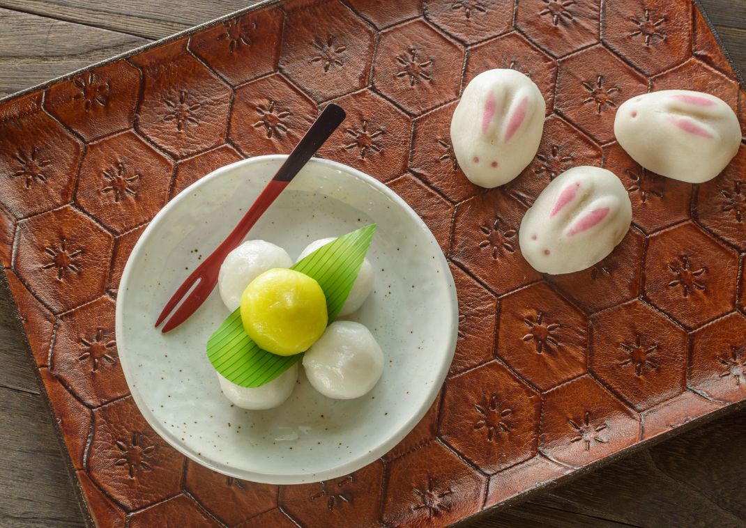 Giappone: gnocchetti di riso per la festa della luna (tsukimi dango) e manju al vapore a forma di coniglio