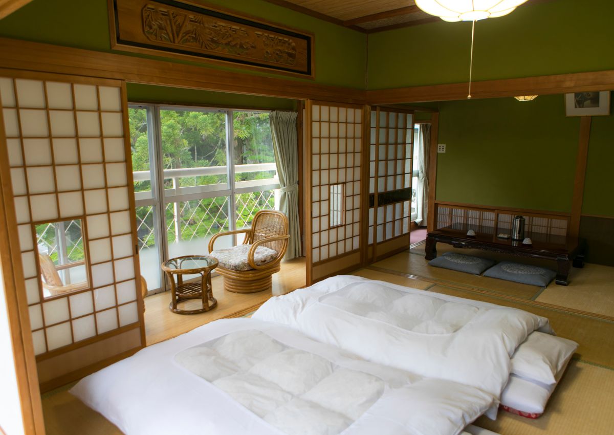 Un esempio di camera tradizionale in un ryokan giapponese con onsen