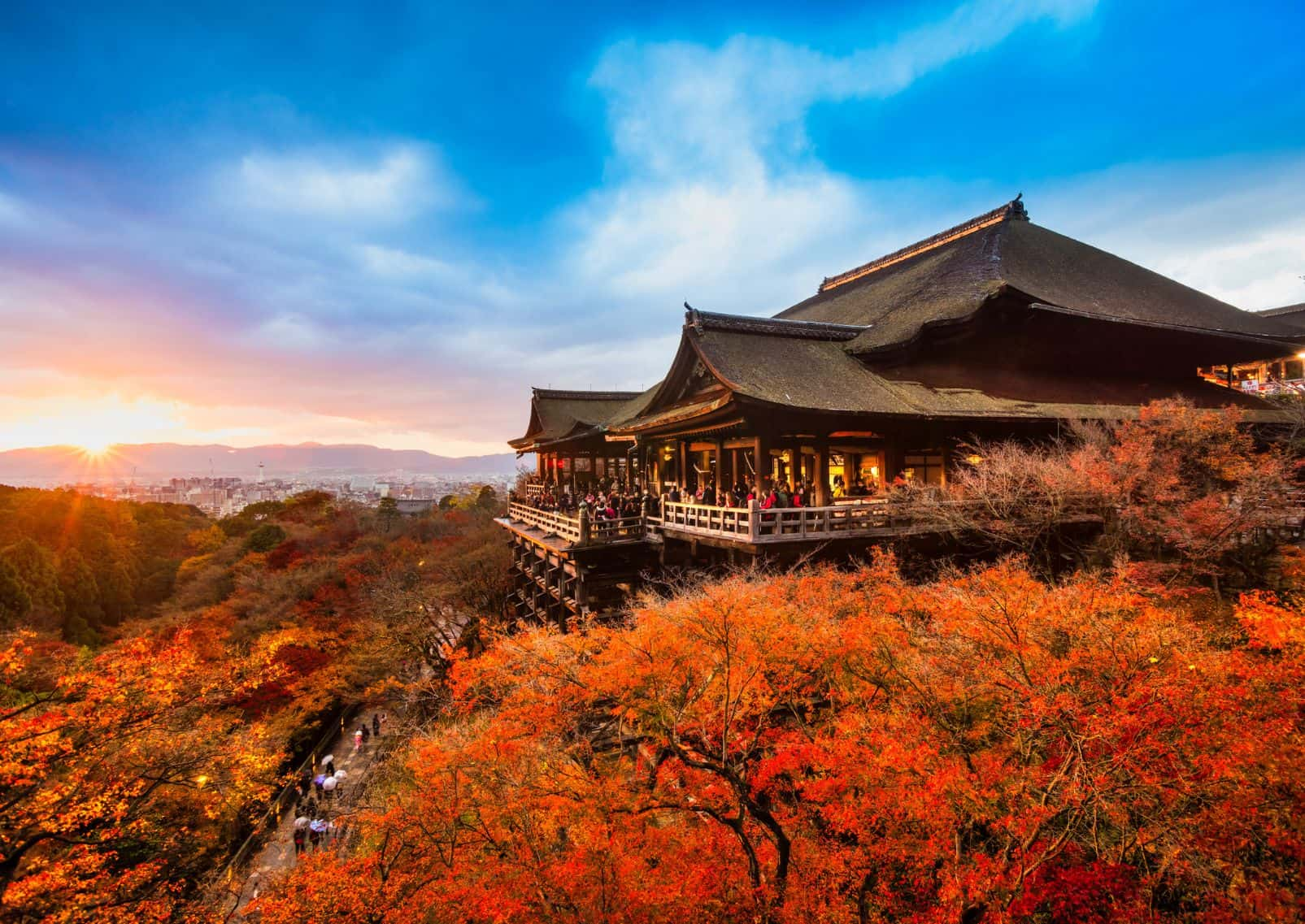 Colori autunnali al Tempio Kiyomizu-dera, Kyoto, Giappone