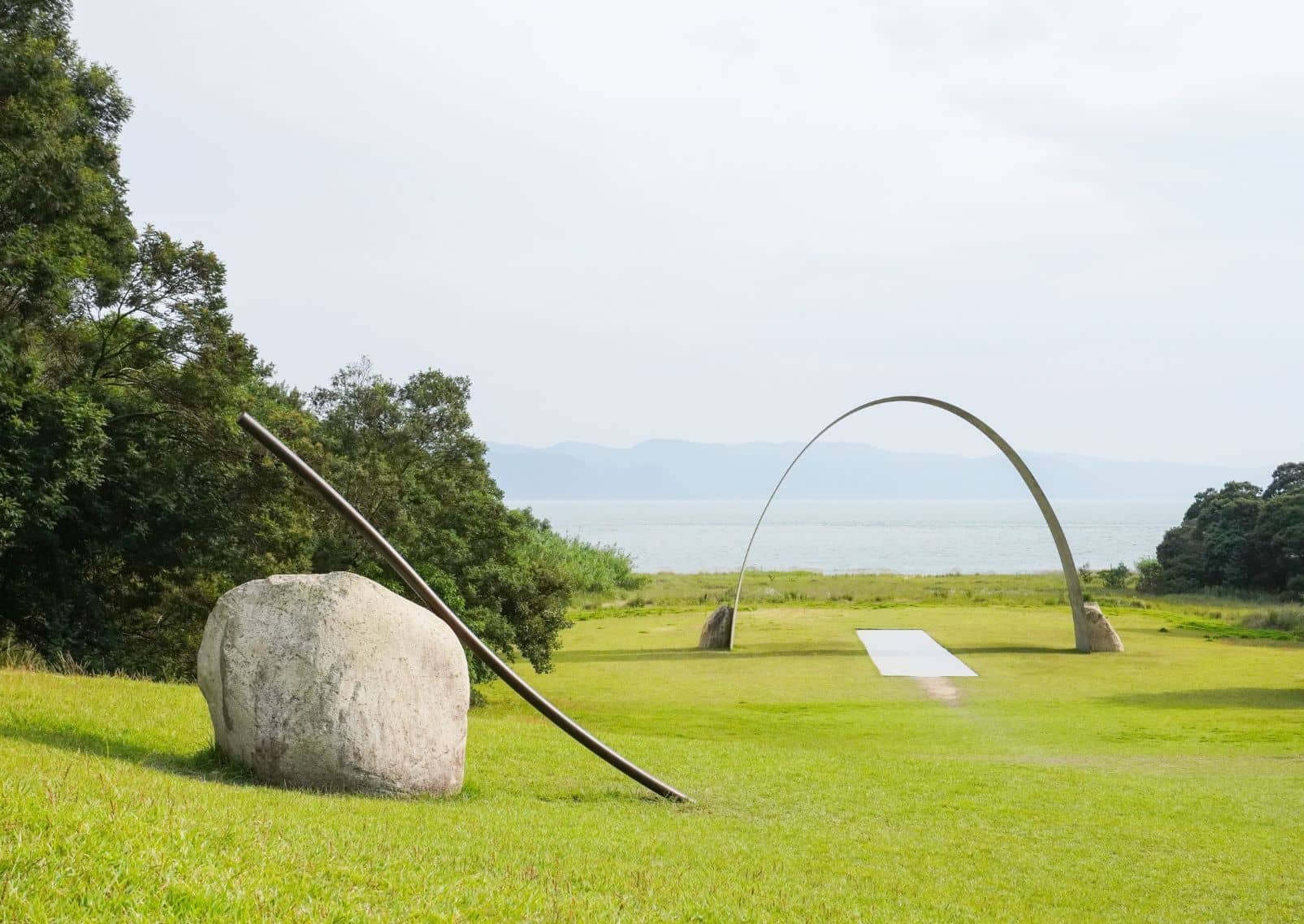 Il giardino del Museo Lee Ufan, Naoshima, Giappone