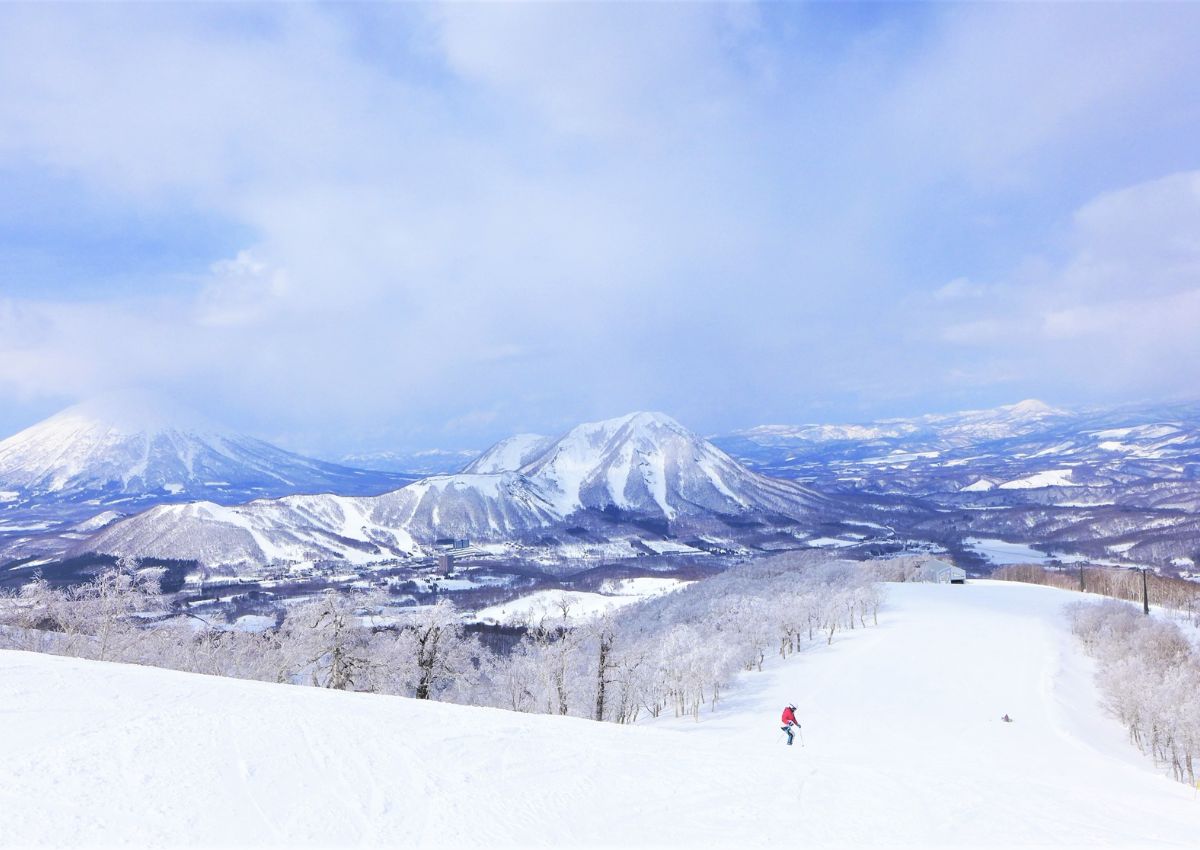 Sciare nella stazione sciistica di Rusutsu, Hokkaido