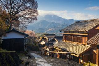 Strada Nakasendo che attraversa Magome