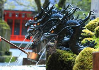 Statue di drago giapponesi in bronzo