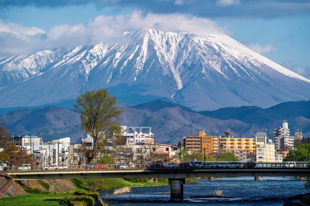 Il paesaggio urbano di Morioka con il monte Iwate