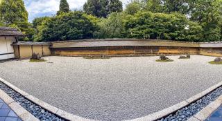 Tempio Ryoan-ji con il suo lago e giardino zen, a Kyoto