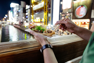 Mangiare takoyaki a Osaka