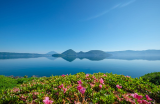 Il lago Toya in estate