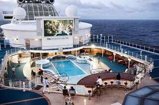 Il ponte della Diamond Princess con piscina