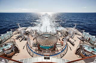 Jacuzzi e piscine sulla nave da crociera