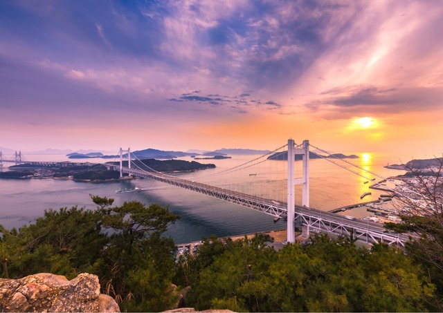 l ponti dello Shimanami Kaido, che collegano lo Shikoku allo Honshu