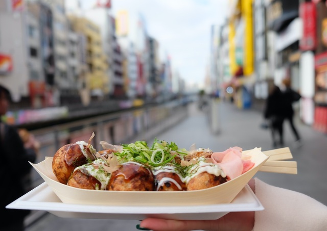 Takoyaki, cibo di strada tradizionale di Osaka