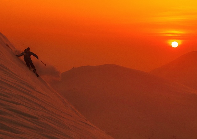 Sciare a Niseko al tramonto