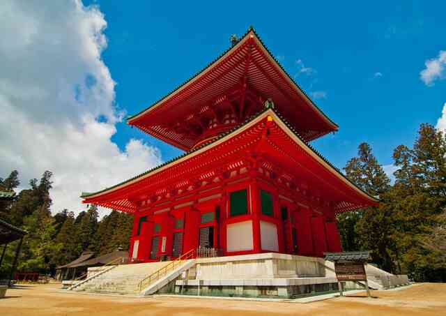 Torre Konpon Daito, Monte Koya