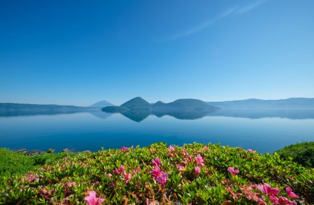 Il lago Toya in estate