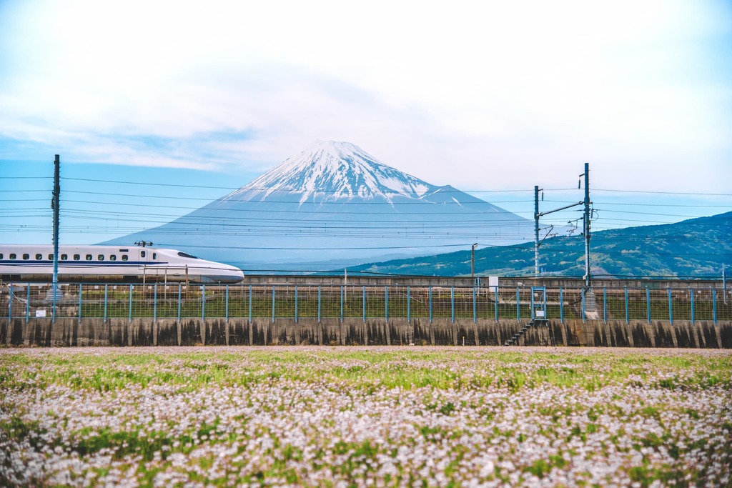 Vista del monte Fuji e del Tokaido Shinkansen. Fuji e Tokaido Shinkansen, Shizuoka, Giappone