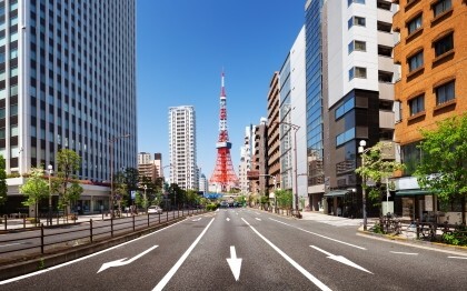 Strada dalla Tokyo Tower a Shiba Koen, Minato, Tokyo, Giappone