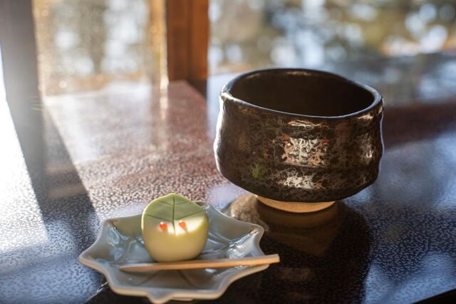Tè matcha con wagashi 
