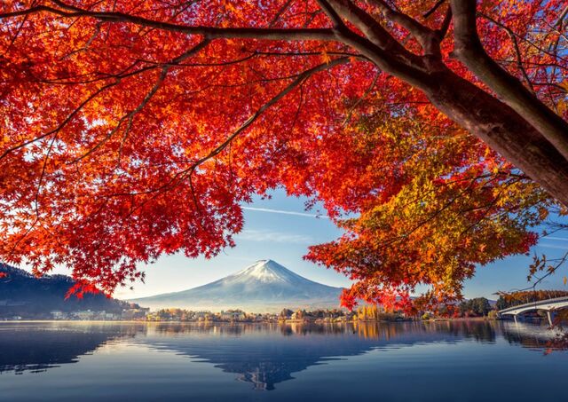  Il Monte Fuji e il Lago Kawaguchi durante l’autunno in Giappone