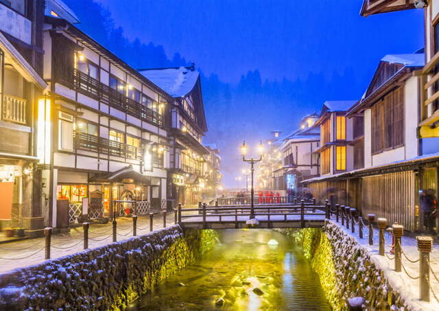 Ginzan Onsen a Obanazawa, cittadina termale giapponese nella neve.