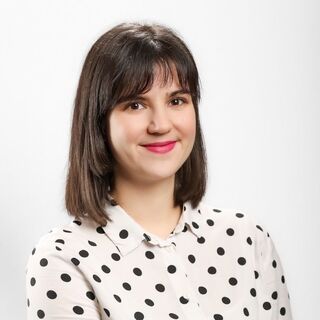 Henriett Hauer, Grafico