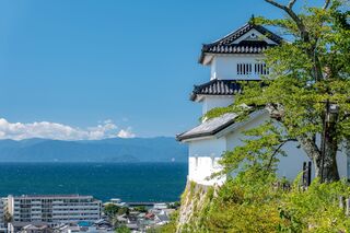 Castello di Hikone, con vista sul lago Biwa 