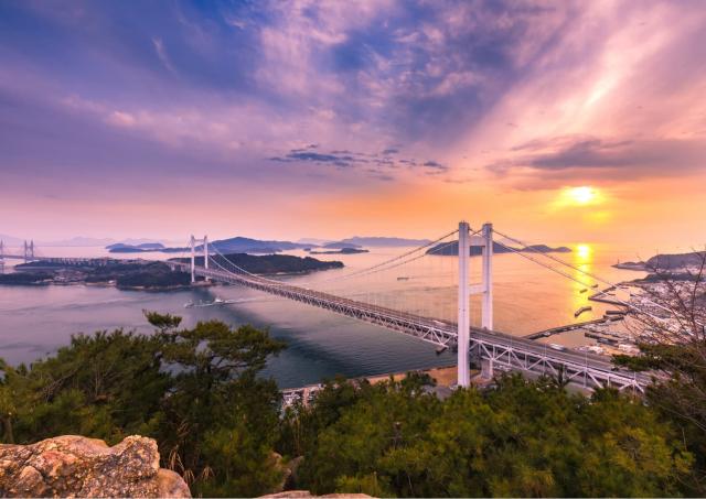 l ponti dello Shimanami Kaido, che collegano lo Shikoku allo Honshu