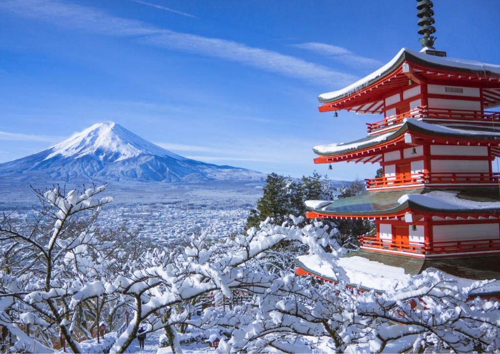 Il Monte Fuji e la pagoda Chureito in inverno