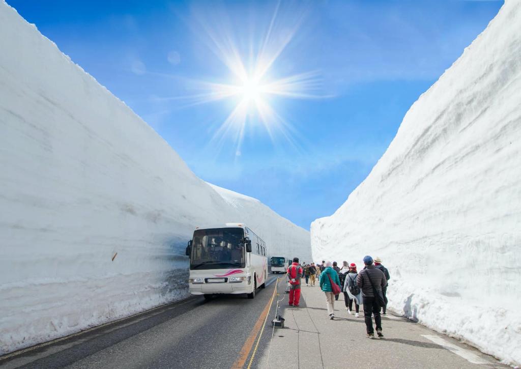 I muri di neve della Tateyama Kurobe Alpine Route