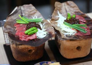 Hoba miso con carne di manzo, piatto tipico di Takayama