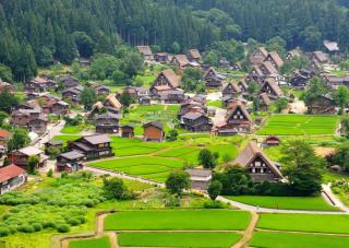 Il villaggio di Shirakawa-go in estate