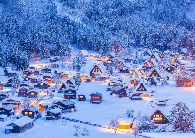 Il villaggio di Ogimachi in inverno